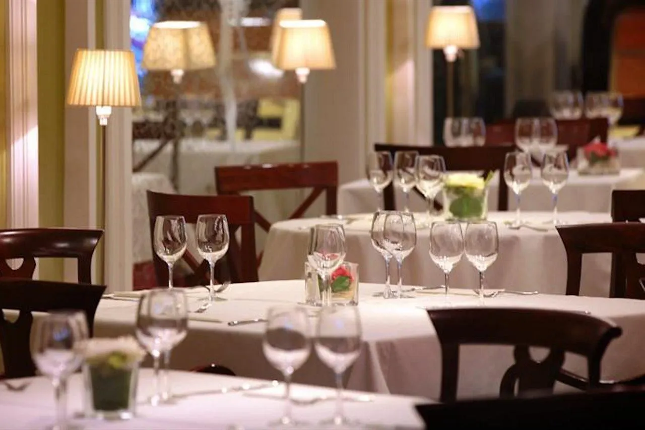 Apartaments-Hotel Hispanos 7 Suiza Barcelona 4*,  Spain