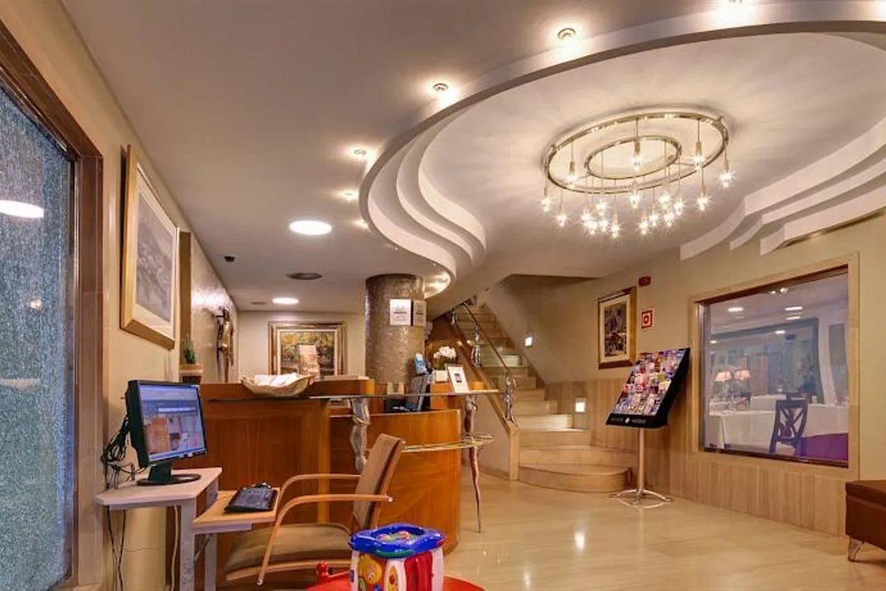 Apartaments-Hotel Hispanos 7 Suiza Barcelona 4*,
