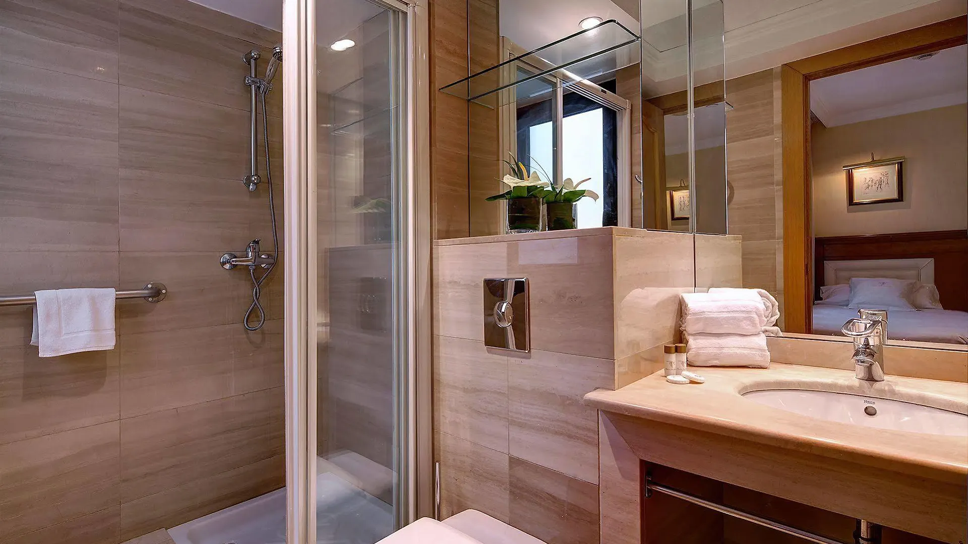 Apartaments-Hotel Hispanos 7 Suiza Barcelona 4*,